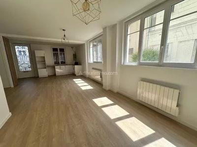 Appartement - 80 m² - 3 pièces