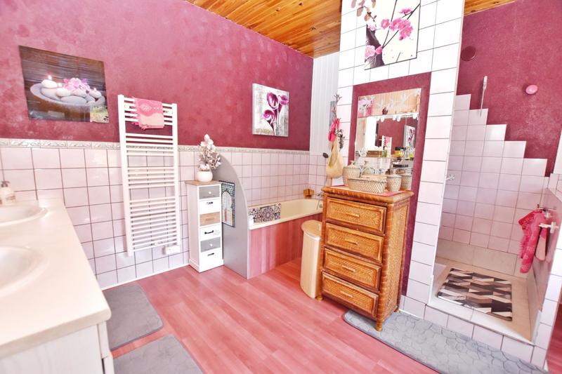 Maison - 200 m² - 8 pièces