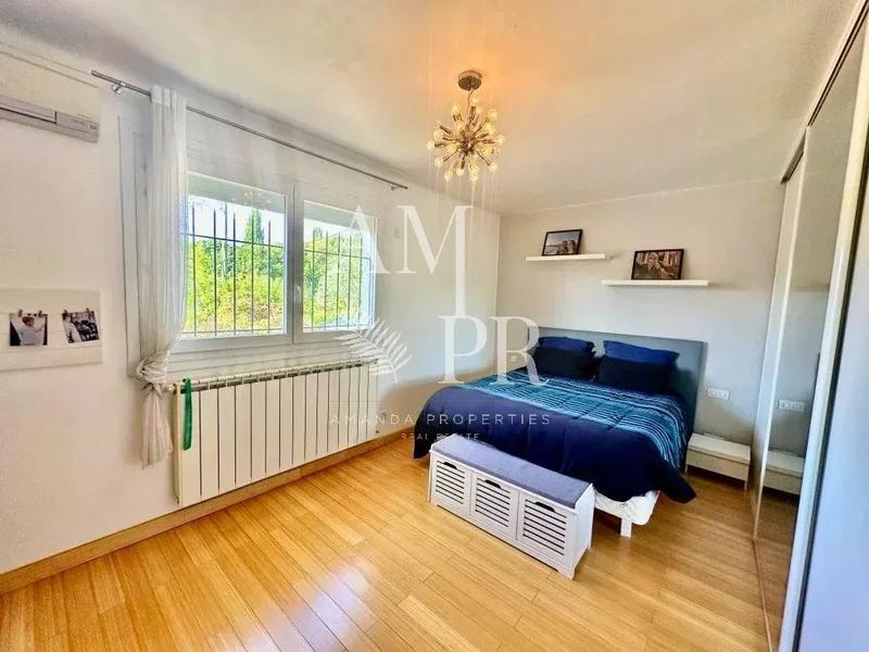 Maison - 181 m² - 7 pièces