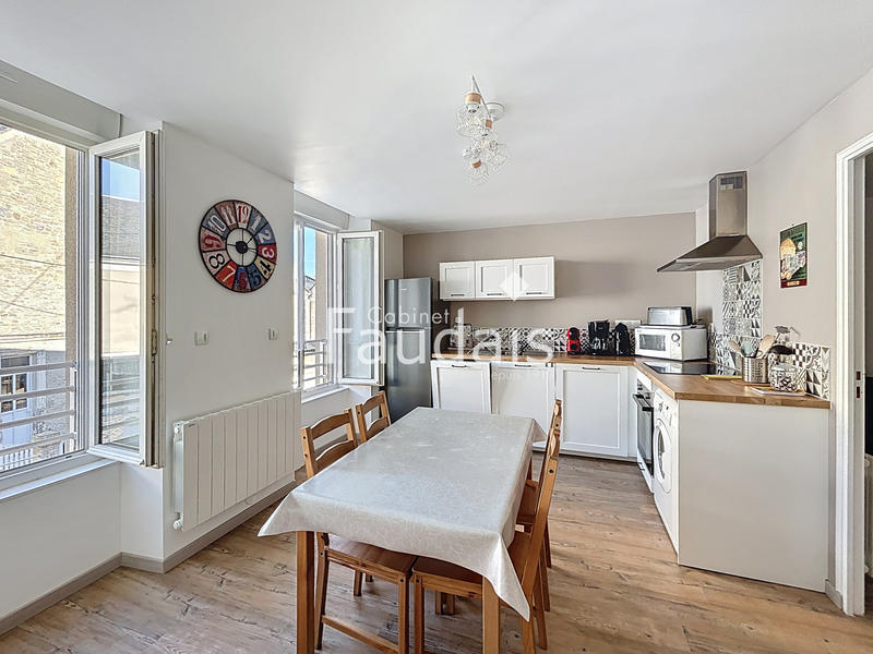 Maison - 140 m² - 8 pièces