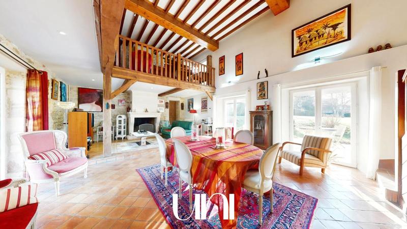 Maison - 220 m² - 5 pièces