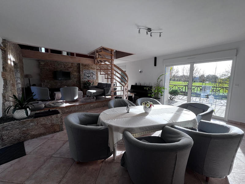 Demeure - 174 m² - 7 pièces