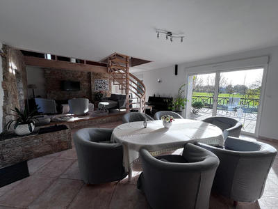Demeure - 174 m² - 7 pièces