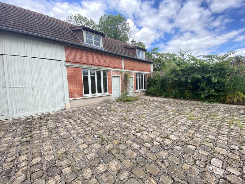 Maison - 230 m² - 8 pièces