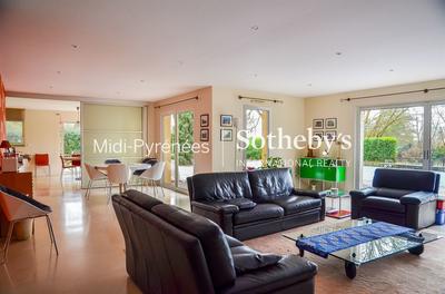 Maison - 230 m² - 6 pièces