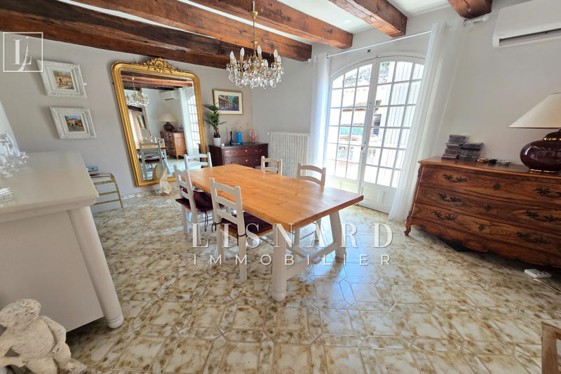 Maison - 240 m² - 6 pièces