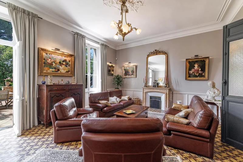 Propriété - 564 m² - 16 pièces