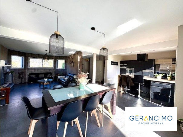 Maison - 241 m² - 7 pièces