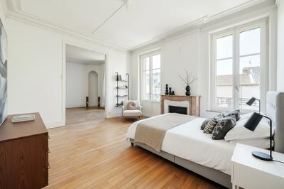 Maison - 270 m² - 11 pièces