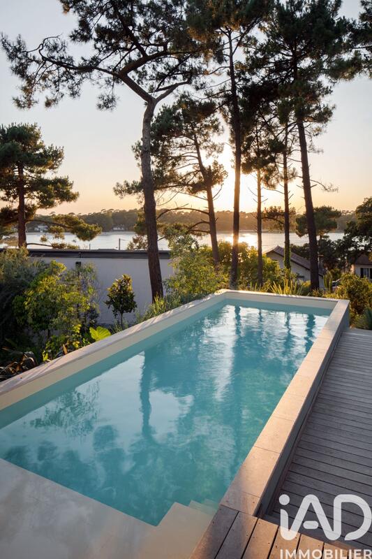 Maison - 290 m² - 8 pièces