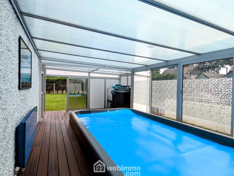 Maison - 234 m² - 8 pièces