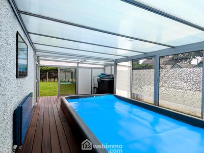 Maison - 234 m² - 8 pièces