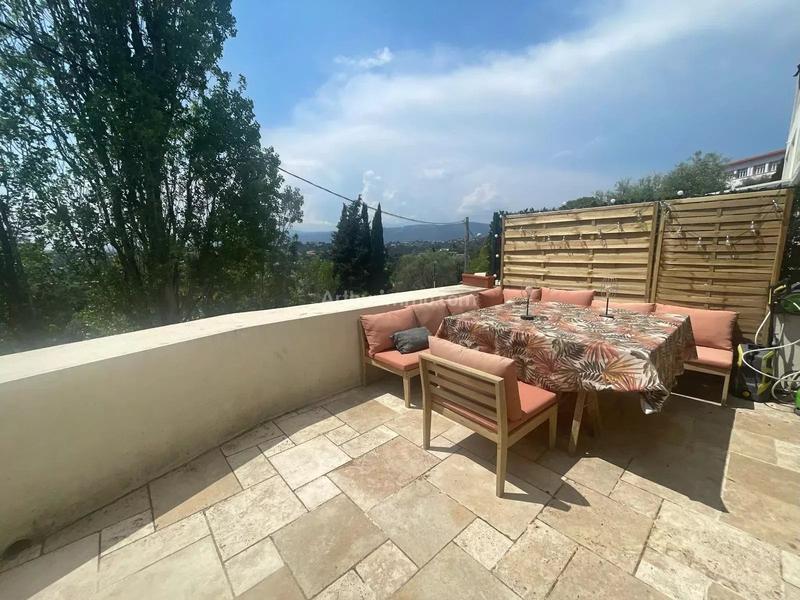 Appartement - 90 m² - 4 pièces