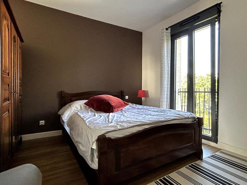 Maison - 240 m² - 7 pièces