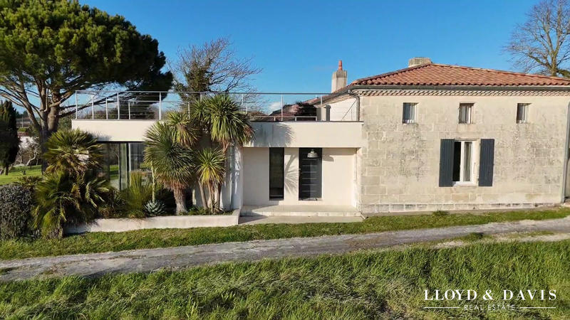 Villa - 280 m² - 9 pièces