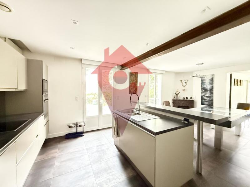 Maison - 163 m² - 10 pièces