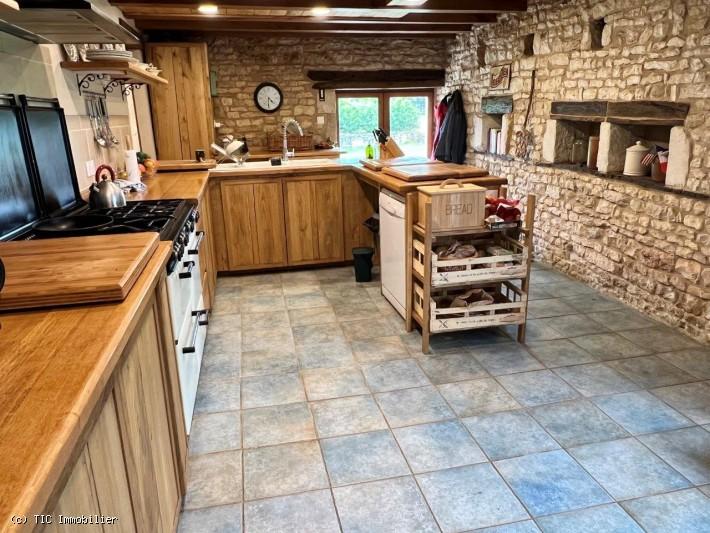 Maison - 270 m² - 11 pièces