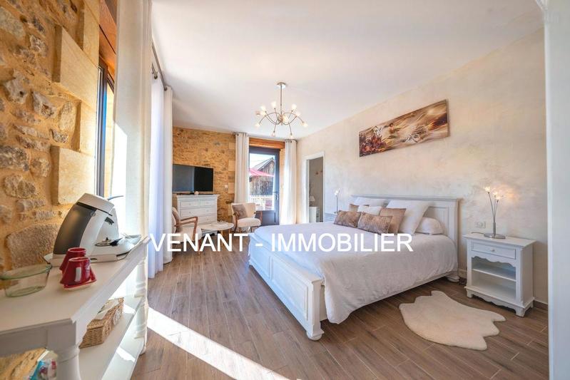 Villa - 457 m² - 16 pièces