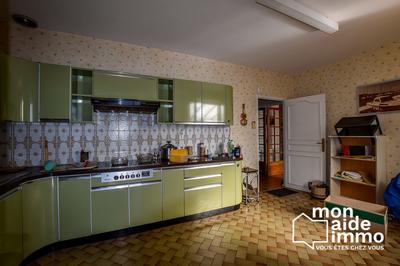 Maison traditionnelle - 260 m² - 9 pièces