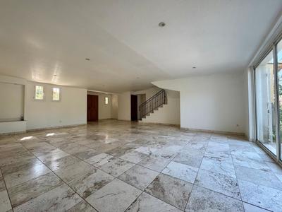 Maison - 205 m² - 5 pièces