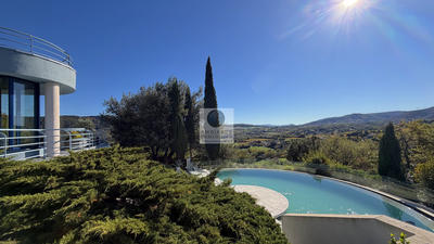 Maison - 258 m² - 7 pièces