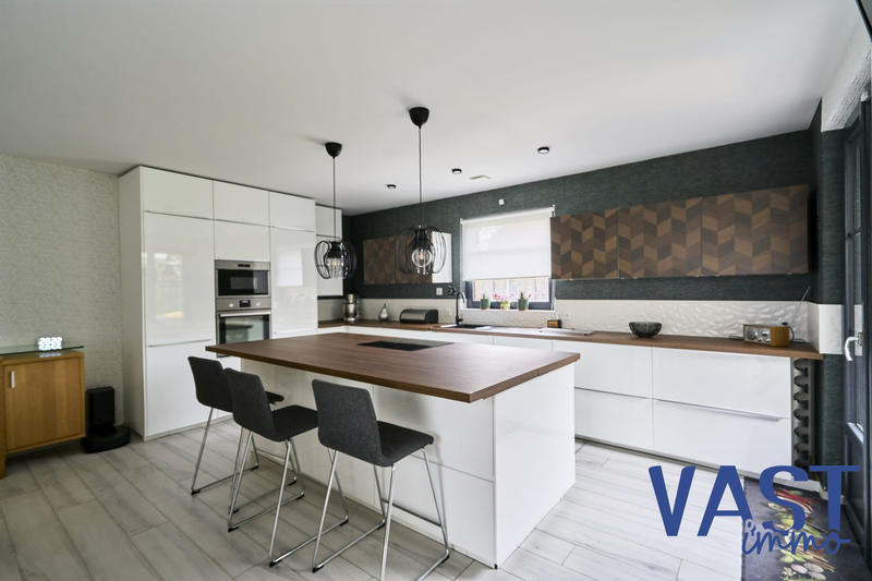 Maison - 217 m² - 6 pièces