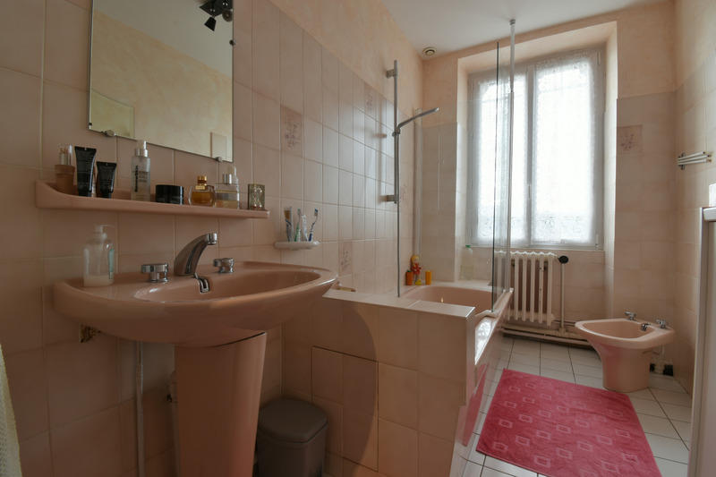 Maison - 220 m² - 10 pièces