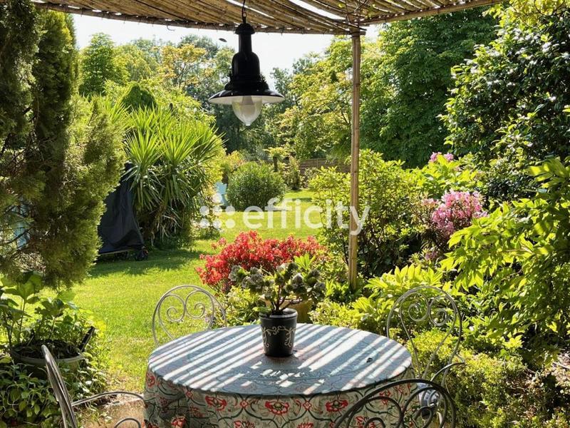 Demeure - 420 m² - 6 pièces