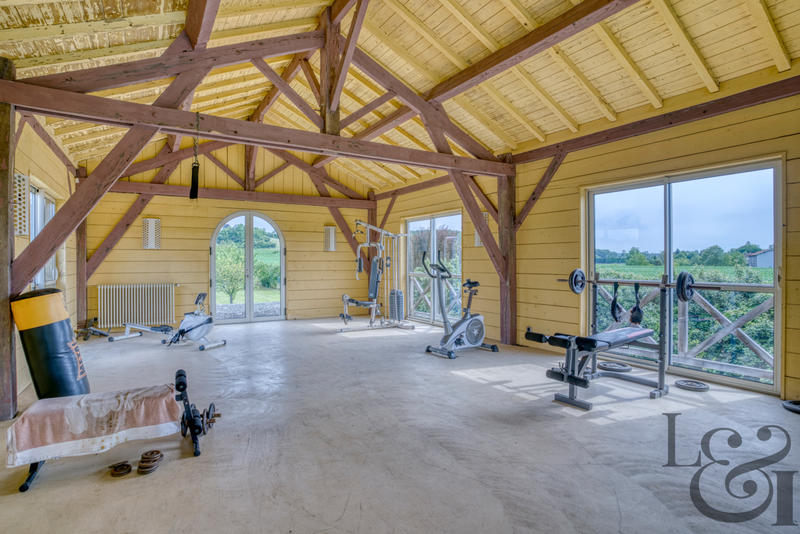 Maison - 769 m² - 8 pièces