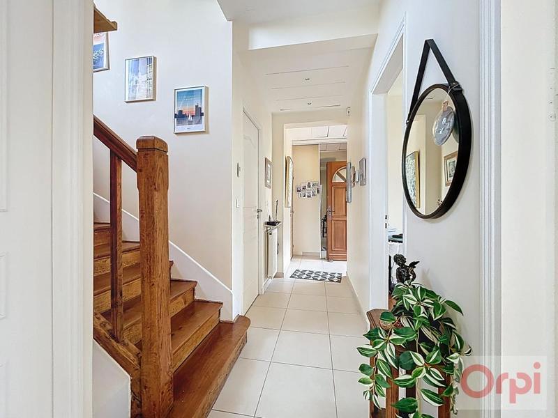 Demeure - 203 m² - 9 pièces