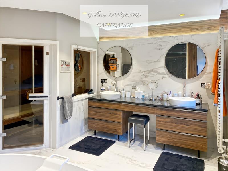 Maison - 346 m² - 9 pièces