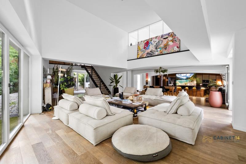 Maison - 585 m² - 10 pièces