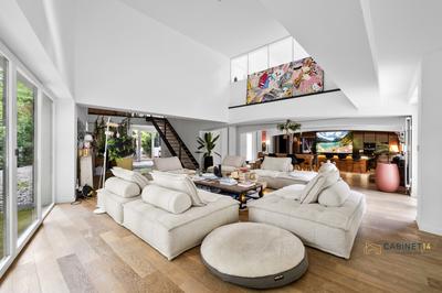 Maison - 585 m² - 10 pièces