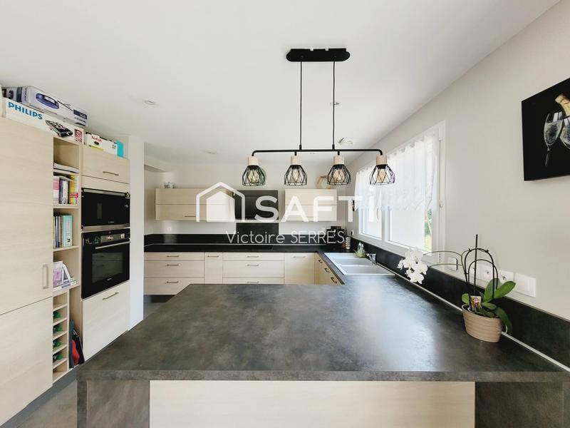 Maison - 195 m² - 8 pièces