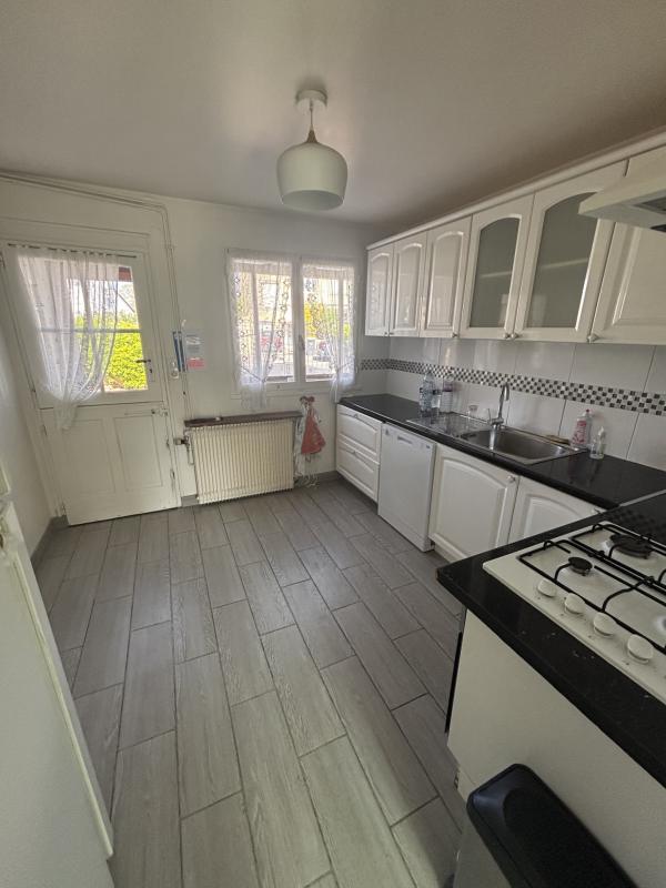 Maison - 90 m² - 5 pièces