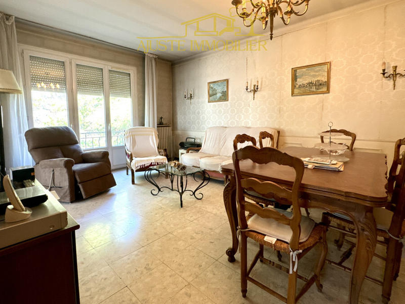 Maison - 220 m² - 7 pièces