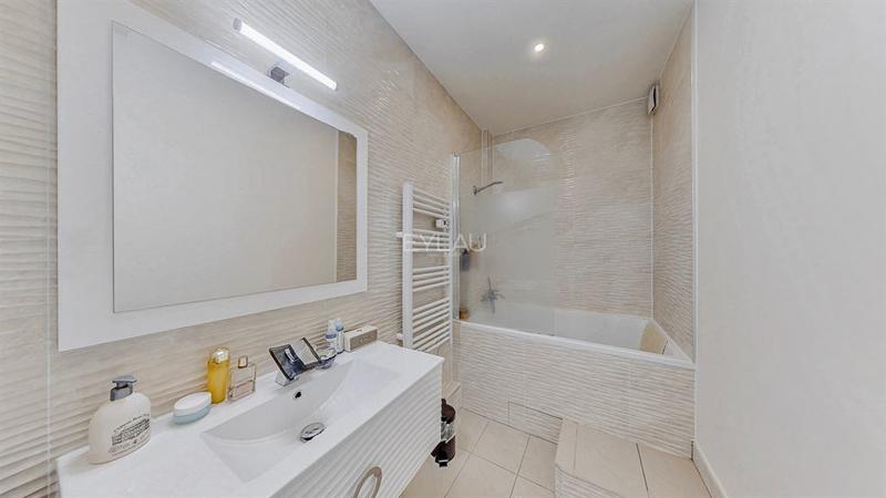 Appartement - 82 m² - 3 pièces