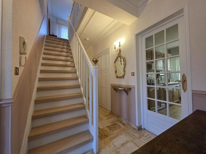 Pavillon - 164 m² - 7 pièces