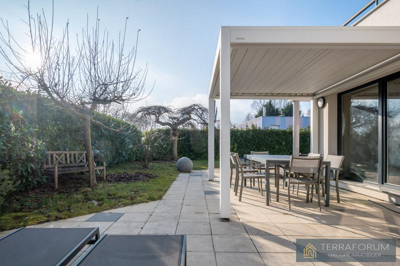 Maison contemporaine - 230 m² - 6 pièces