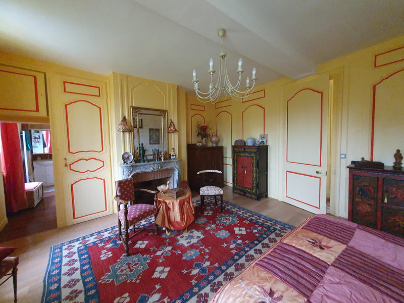 Maison - 327 m² - 12 pièces