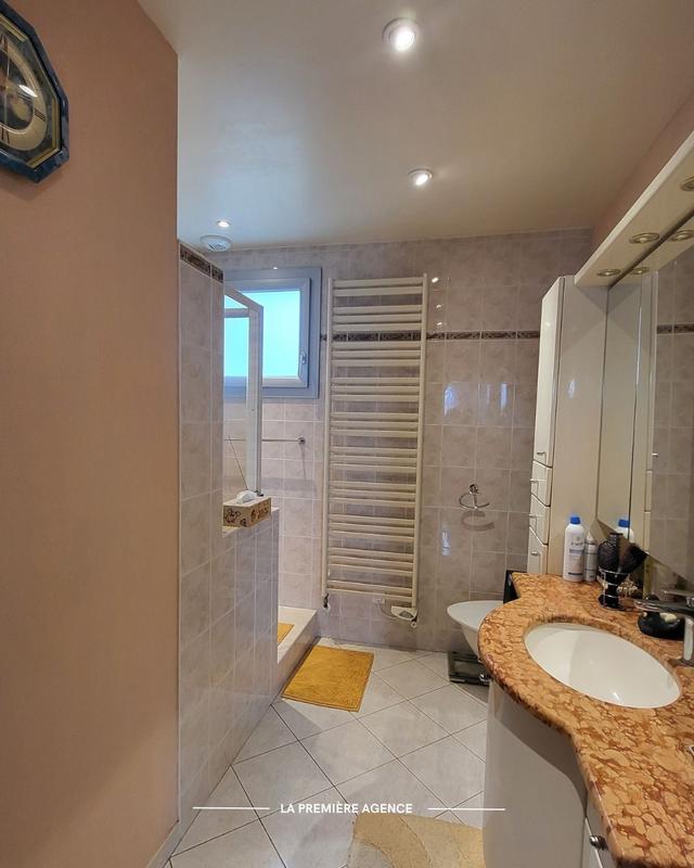 Maison traditionnelle - 156 m² - 6 pièces