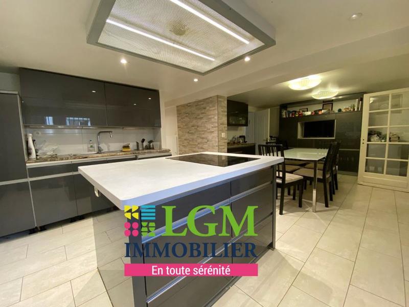 Maison - 235 m² - 6 pièces