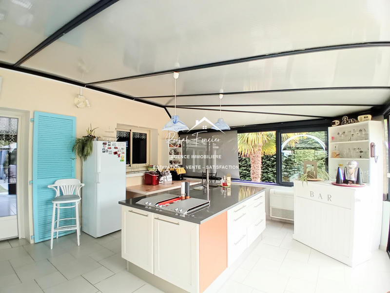 Maison traditionnelle - 296 m² - 12 pièces