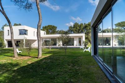 Maison - 220 m² - 5 pièces