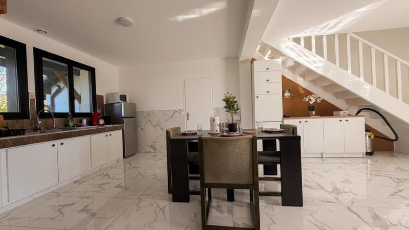 Maison - 193 m² - 9 pièces