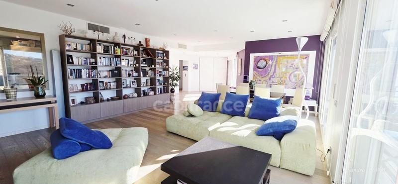 Appartement - 212 m² - 6 pièces