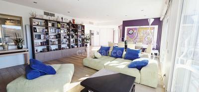 Appartement - 212 m² - 6 pièces