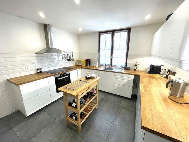 Maison - 270 m² - 11 pièces