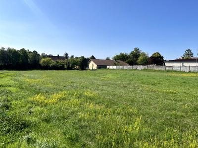 Terrain constructible - 1 911 m²