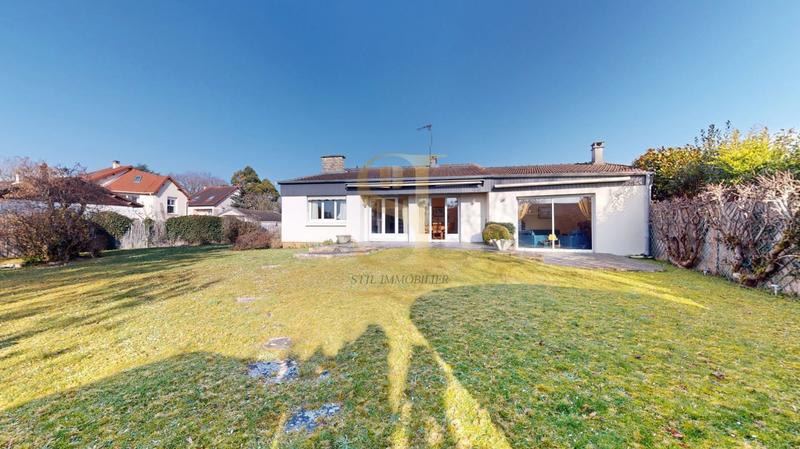 Maison - 180 m² - 8 pièces